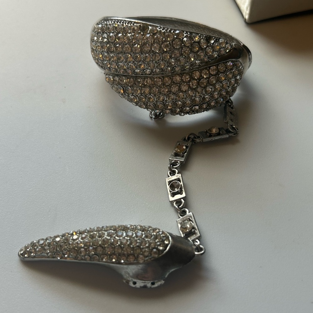 Vintage Hand Chain Rhinestone Bracelet and Ring Statement Silver Glam Jewelry - Picture 12 of 14